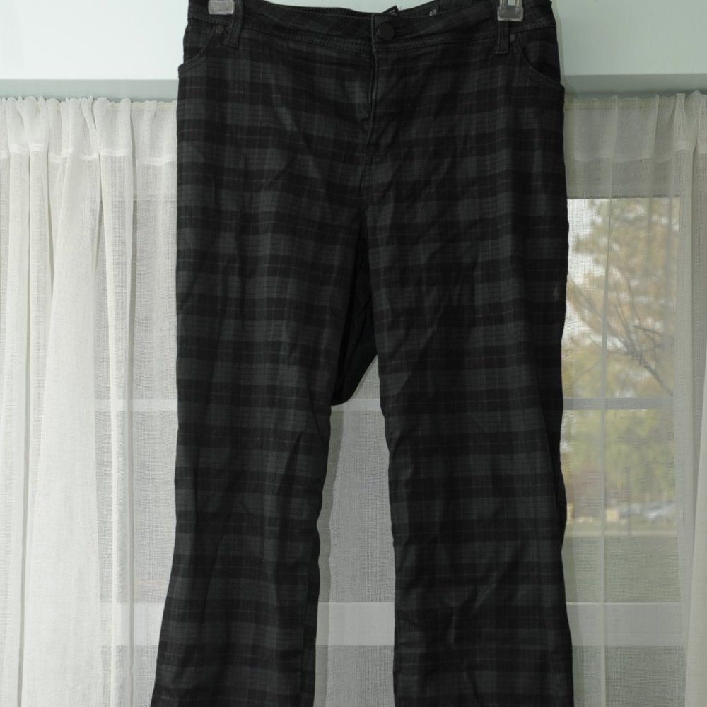 Torrid Skinny grey & black plaid jeans